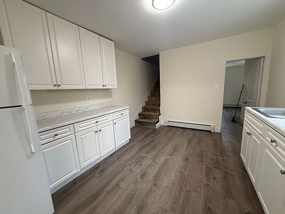 3rd image of 728 Ann St #728