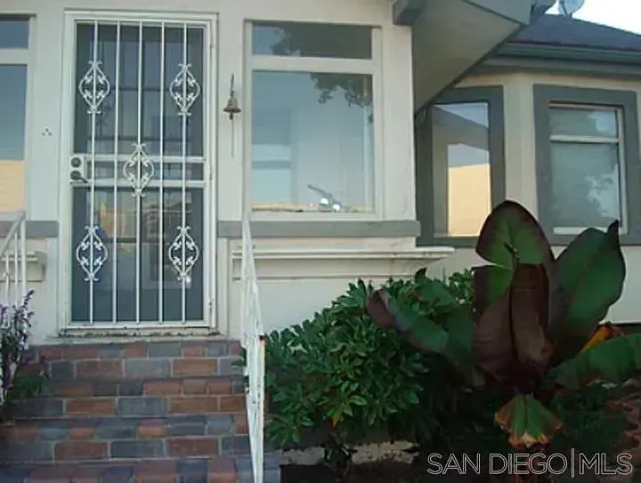 3 bed, 2.0 bath, 1072 sqft, $4,999 — Photo 4