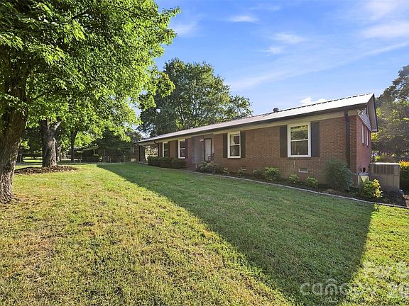 3rd image of 2061 Somerdale Rd