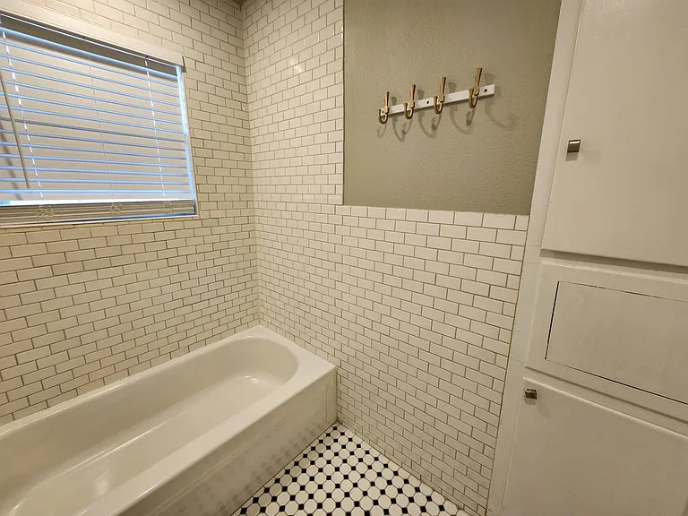 2708 Saint Edwards Cir #B — Photo 8