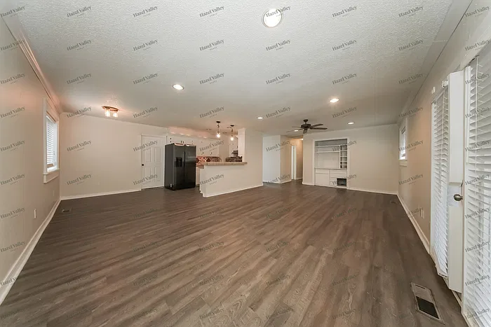 3 bed, 2.0 bath, 1292 sqft, $1,495 — Photo 3