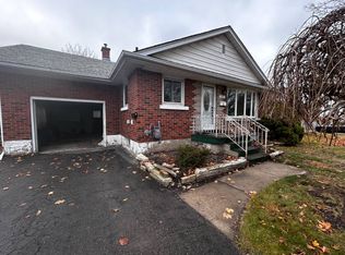 136 Elgin Cres #2, Waterloo, ON N2J2S4