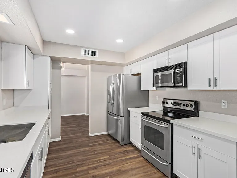 6920 W Morrow Dr — Photo 9