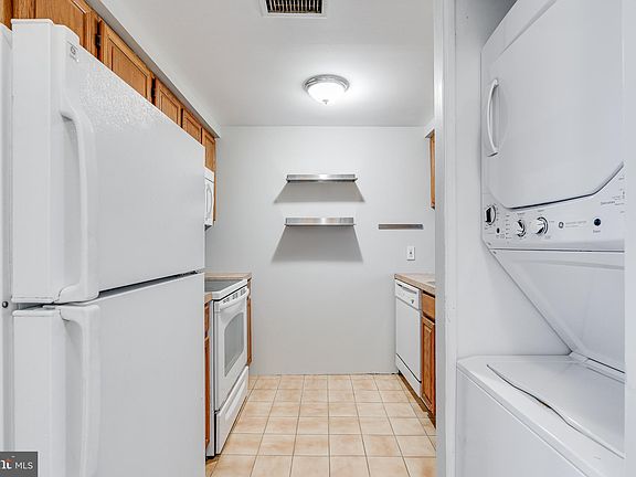 5th image of 130-36 N Bread St #124
