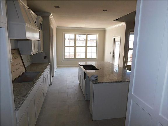 5th image of 360 Tartaglia Ave