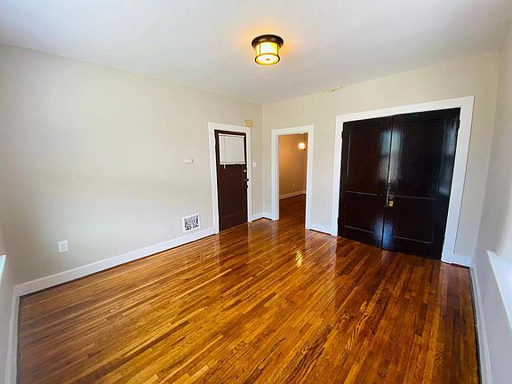3rd image of 2161 Yale Ave #4