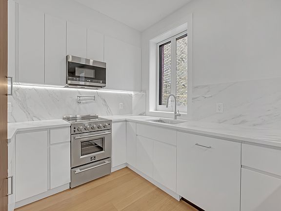 2nd image of 520 W End Ave APT 9