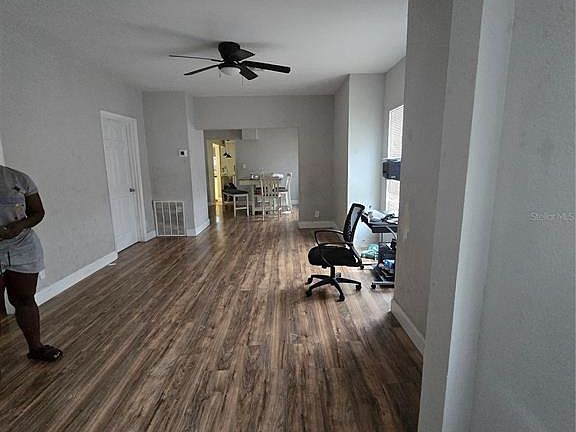 4th image of 421 1st St
