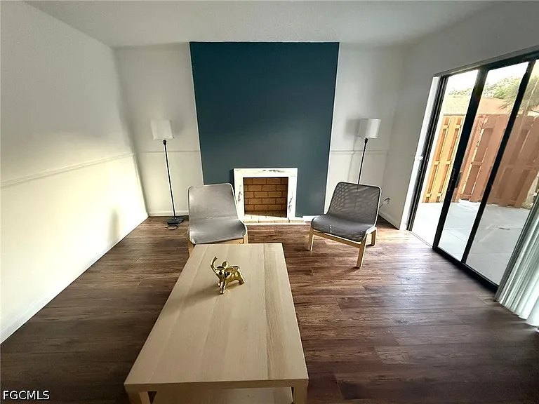 1406 Park Shore Cir #3 — Photo 6