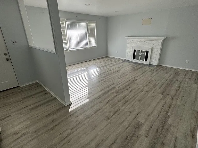 7410 Dickenson St — Photo 2