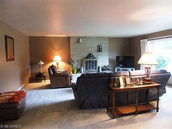 4th image of 25827 Chaucer Dr