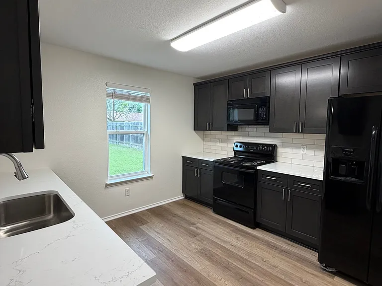 404 Kylar St — Photo 21
