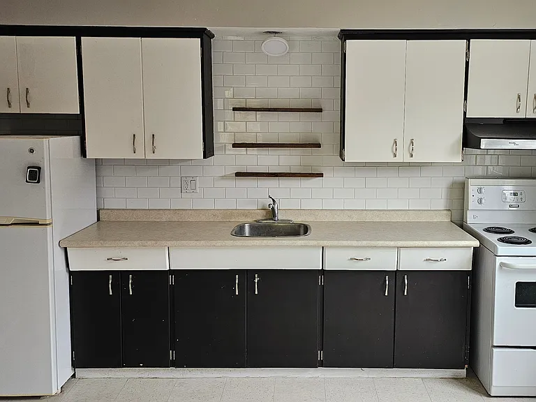 201 Alma St N #2 — Photo 8