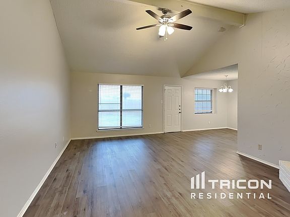 3rd image of 1328 N Creek Dr