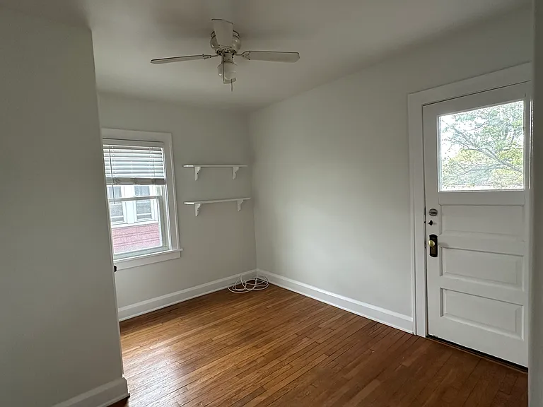 1634 Chesterland Ave — Photo 13