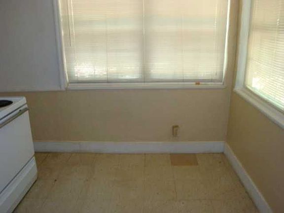 4th image of 3942 Roswell Dr