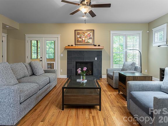 3rd image of 1328 Heathbrook Cir