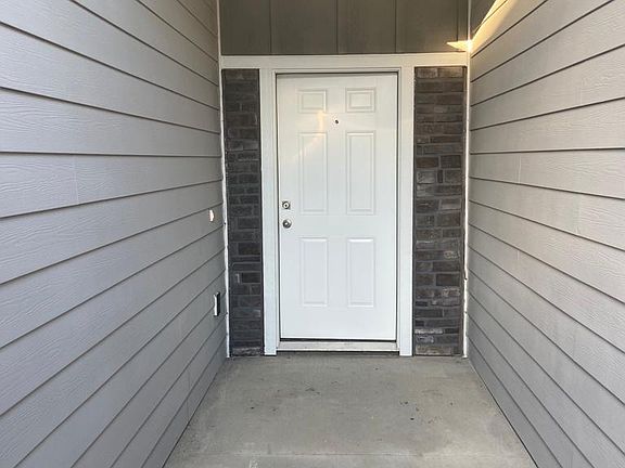 5th image of 233 Greenwood Pl