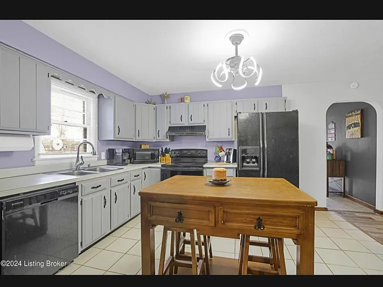 5713 Walnut Way — Photo 6