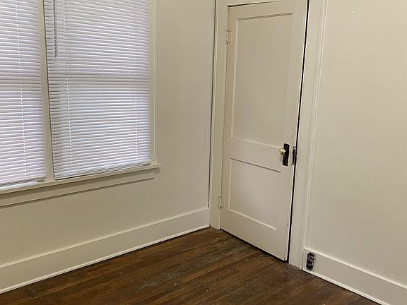 4th image of 504 S Forest Ave