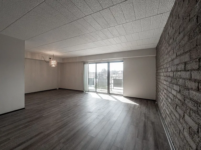 515-519 Rebecca Ave — Photo 5