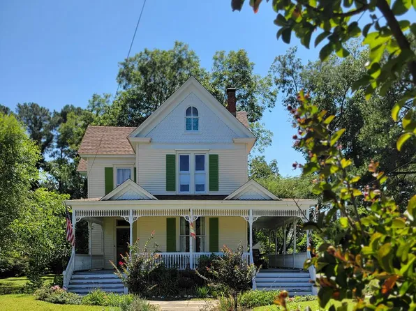 98 Market St, Onancock, VA 23417