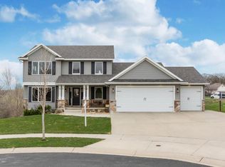 3233 Shelly Ln NE, Rochester, MN 55906