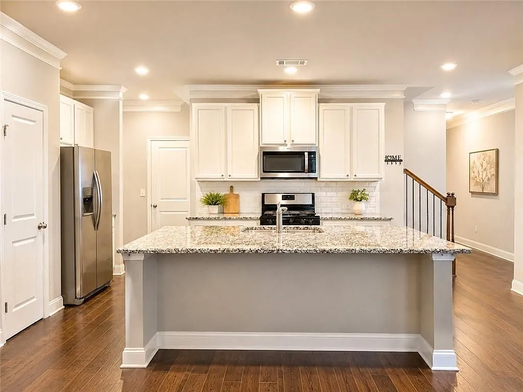 3 bed, 3.0 bath, 1928 sqft, $2,400 — Photo 3