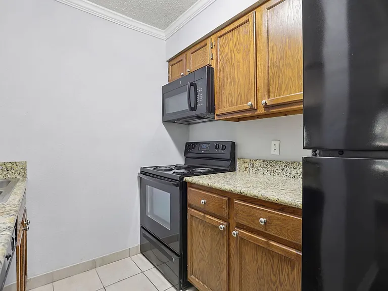 Madeira Apartments at Live Oak — Photo 68