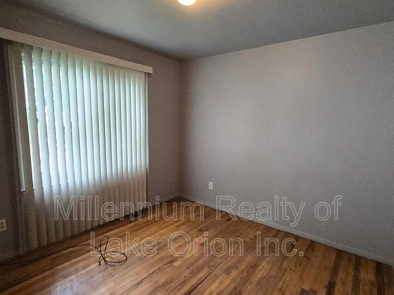 774 E Beverly Ave — Photo 2