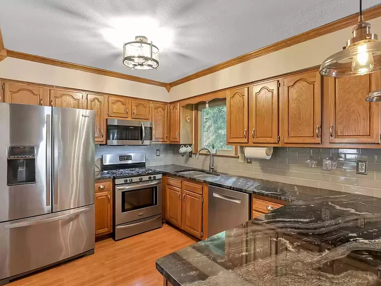 155 Mackenzie Dr — Photo 7