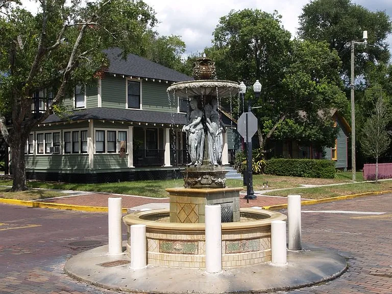 612 E Church St — Photo 31