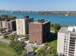 3663 Riverside Dr E #904, Windsor, ON N8Y4V3