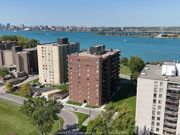 3663 Riverside Dr E #904, Windsor, ON N8Y 4V3