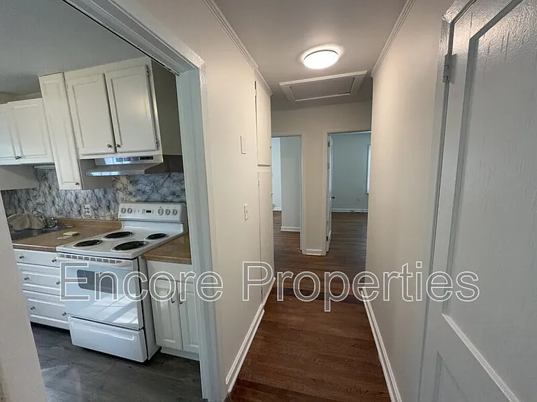 2731 Knowles St — Photo 6