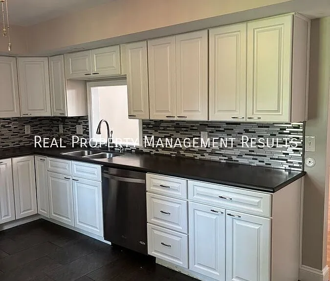 114 Olde Newburgh Dr — Photo 6