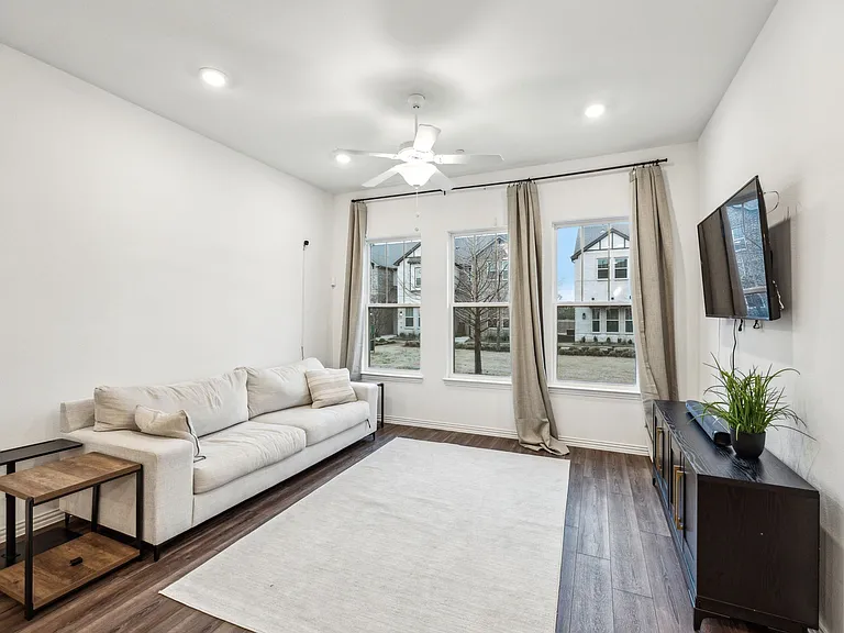 3325 Switch St — Photo 10