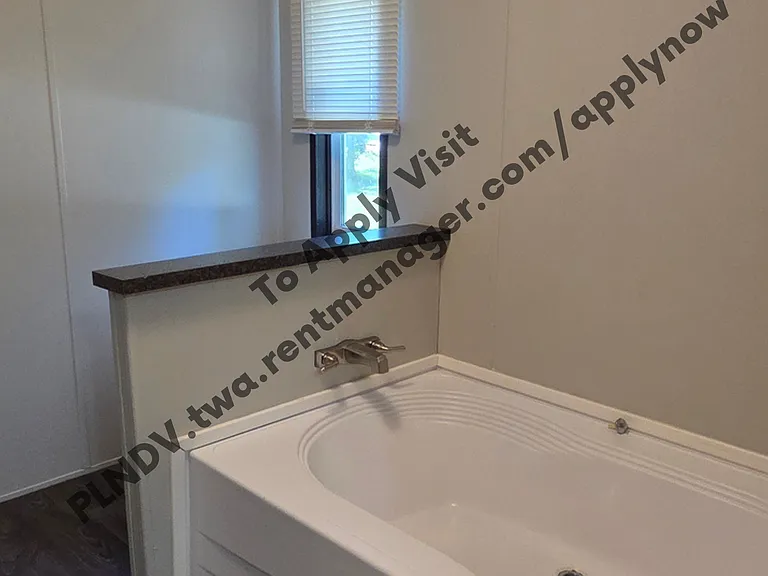 943 Lindsey St — Photo 3