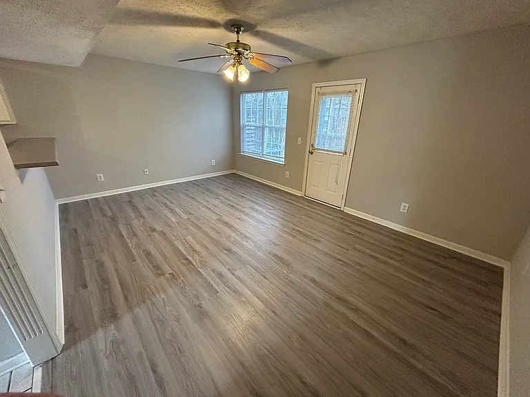 1525 Middleborough Ct — Photo 13