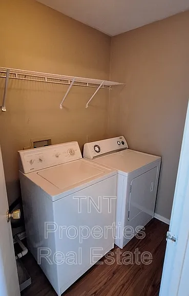 302 Manuel Dr #D — Photo 3