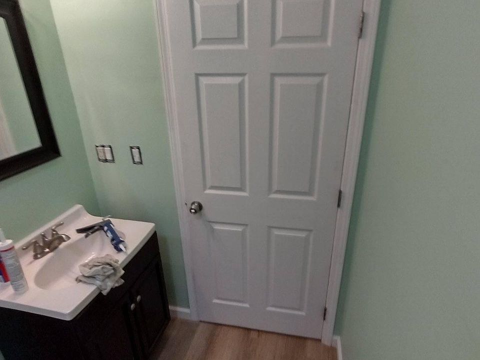 1st image of 911 Johnson Ave #B