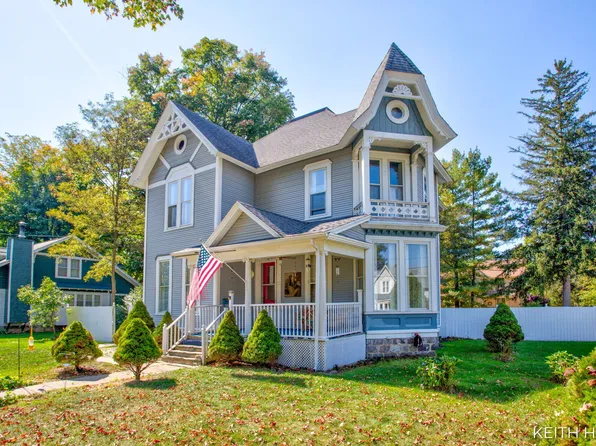 11 Pleasant St, Sparta, MI 49345