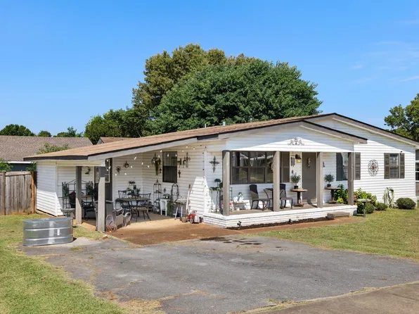 304 Gusmus Ave, Muscle Shoals, AL 35661