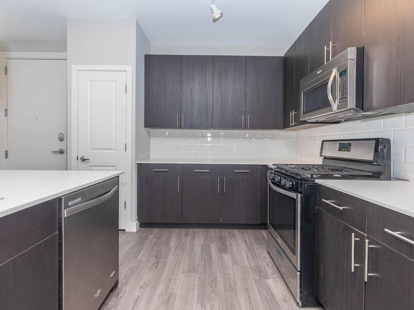 Woodview Apartments | 15 Parkway North Blvd, Deerfield, IL