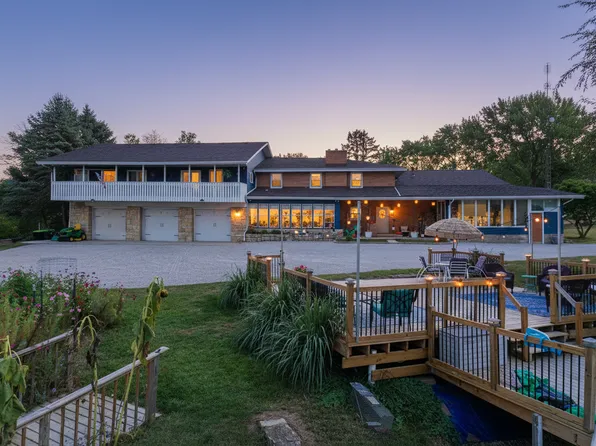 1409 Butchers Ln, Bloomington, IL 61701