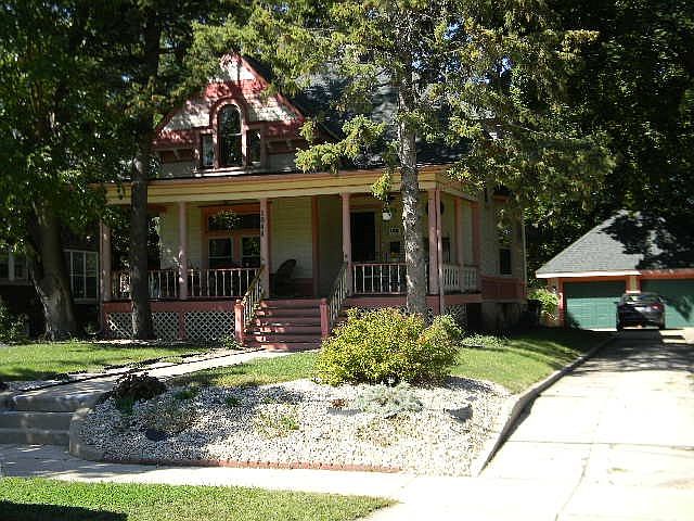 1st image of 1044 Harlem Blvd