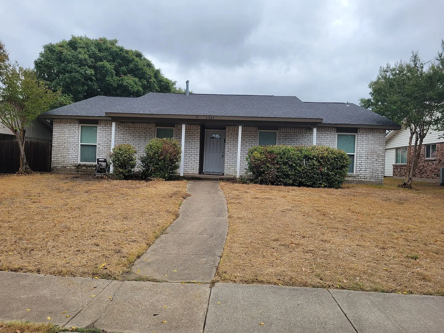 Recently renovated, fresh paint, c-tiles flooring throughout, kitchen cabinet, counter top, appli... — Photo 4