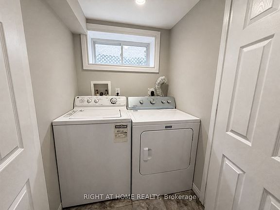 5th image of 830 Brucedale Ave E