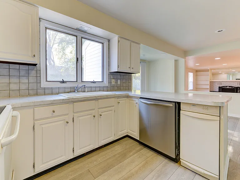 13 Cloverfield Dr — Photo 10