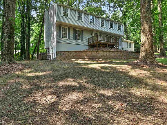 3rd image of 102 Brook Ct